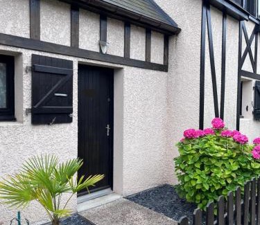 Cabourg House | Cottage cosy avec jardin, piscine et parking