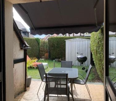 Cabourg House | Cottage cosy avec jardin, piscine et parking