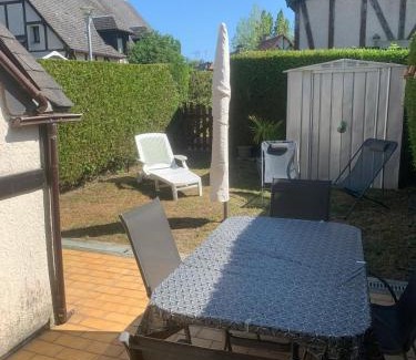 Cabourg House | Cottage cosy avec jardin, piscine et parking