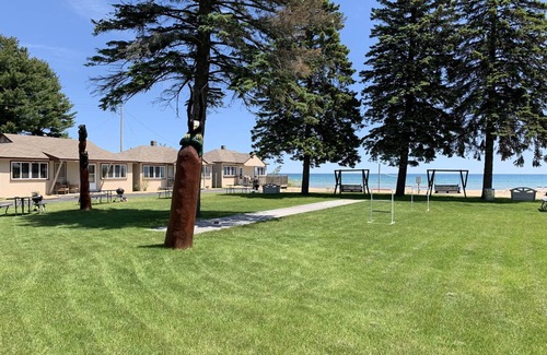 Oscoda Cottage | Cottage Cove · Lake Huron Beach Cottage No. 9