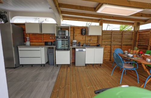 Le Gosier Villa | Cottage de la Plage : Jacuzzi, 4 guests, close to the beach, in the heart of Gosier