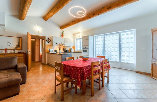Laval-Saint-Roman House | Cottage 'De Vacances' with Shared Pool, Wi-Fi and Air Conditioning