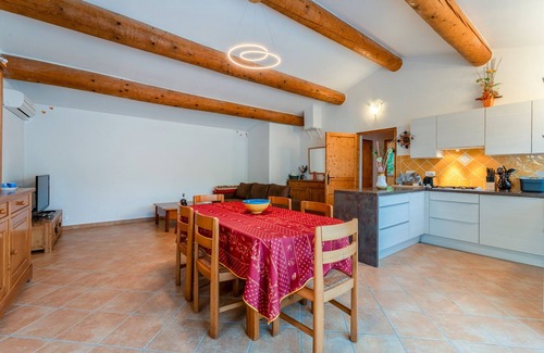 Laval-Saint-Roman House | Cottage 'De Vacances' with Shared Pool, Wi-Fi and Air Conditioning