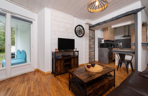 Meslan Cottage | Cottage "Domaine Moulin Blanc - Gîte Hermine" with Private Terrace & Wi-Fi
