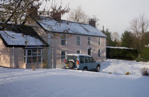 Lisnagunogue Cottage | Cottage-Family-Private Bathroom-Garden view-self-catering