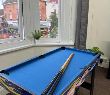 Leyton Apartment | Cottage Flat 2BD Leyton Near Central Line - Sleeps 10