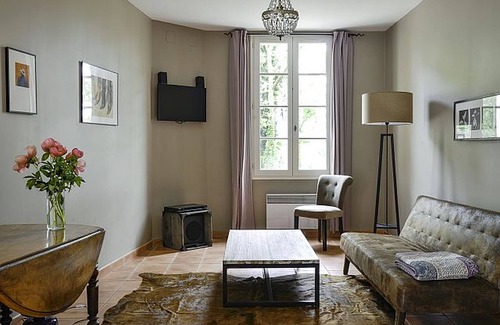 Villesiscle Cottage | Cottage for 6 people at Domaine de la Forçate with swimming pool in the park.