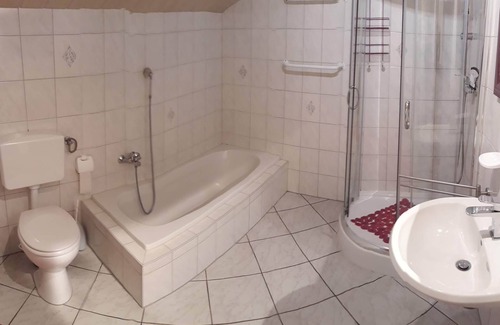 Neustadt House | Cottage for 7 people, near A3, ideal for fitters