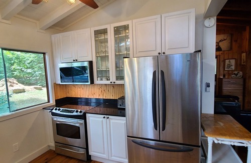 Anstruther Lake Cottage | Cottage getaway on beautiful clean Anstruther Lake