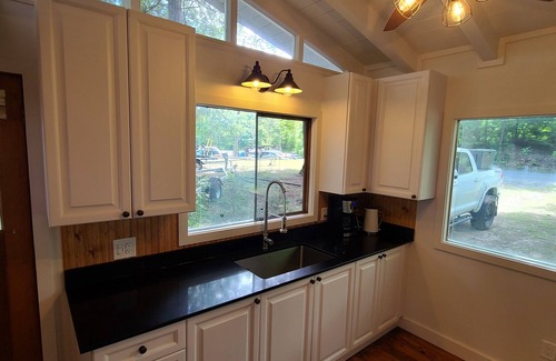 Anstruther Lake Cottage | Cottage getaway on beautiful clean Anstruther Lake