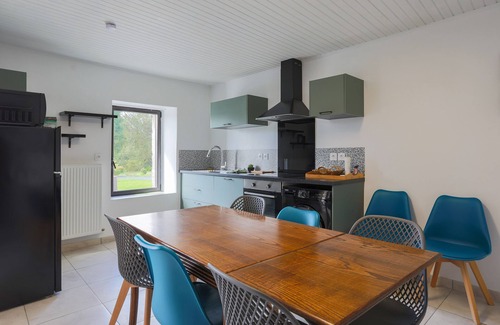 Guerlesquin Villa | Cottage 'Gite Avec Piscine 20min Plage' with Private Pool, Private Terrace and Wi-Fi