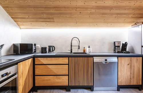 Thones Apartment | Cottage 'Gîte Colomban' with Mountain View, Shared Garden and Wi-Fi
