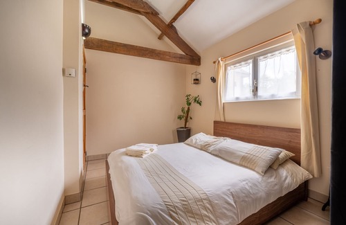 Quistinic House | Cottage 'Gîte L'Hirondelle' with Shared Pool, Private Terrace and Wi-Fi