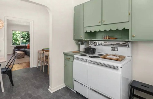 Riverview House | Cottage Grove: pet friendly, near attractions/DT