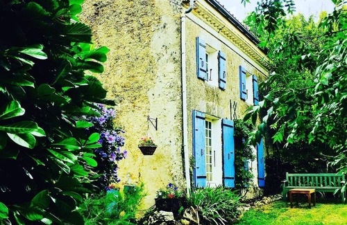 Lozay Cottage | Cottage In A Peaceful Location