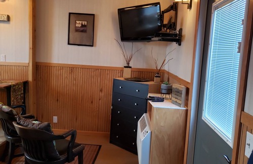 Billings Apartment | Cottage In a Quiet Country Like Setting