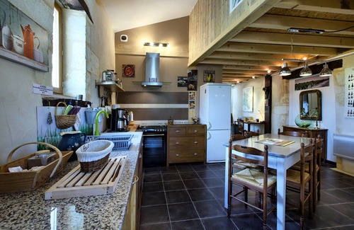 Sadirac Cottage | Cottage in an old Bordeaux wine cellar space, calm and comfort