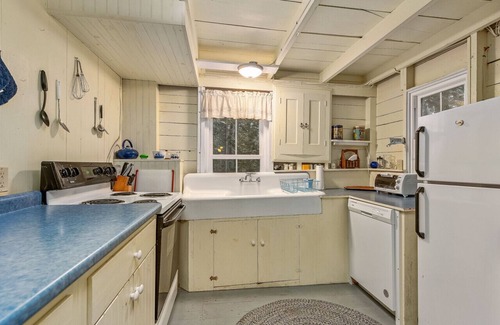 Bayville Cottage | Cottage in Boothbay Harbor - Dock Access, Tennis, Linekin Bay