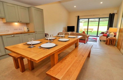 Little Rissington Cottage | Cottage in Cotswolds with Hot Tub & Garden