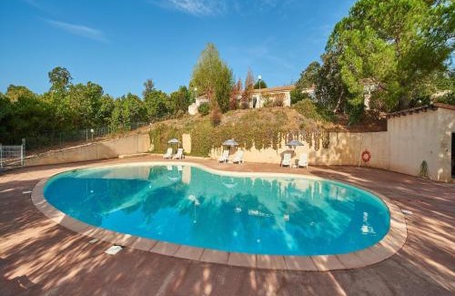 Sari-Solenzara House | Cottage in Corsica with Garden Terrace