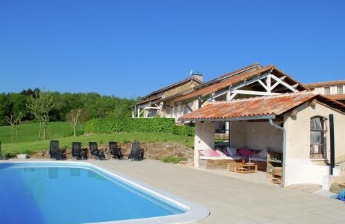 Roussines House | Cottage in Dordogne with Accessible Terrace