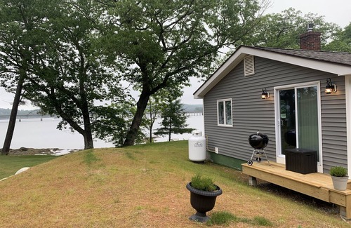 Edgecomb House | Cottage in Edgecomb - Waterfront Holiday Getaway
