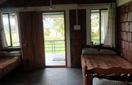 Timbholi Bed & Breakfast | Cottage In Farm House Dandeli