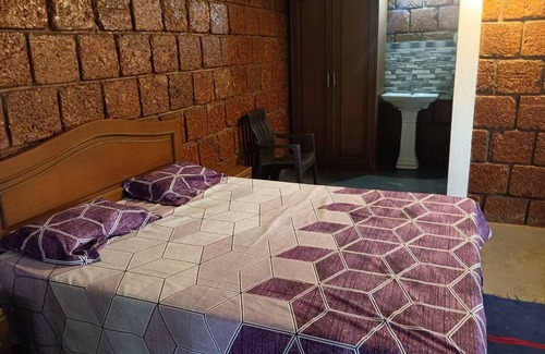 Timbholi Bed & Breakfast | Cottage In Farm House Dandeli