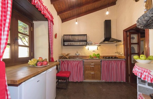 Moya House | Cottage in Fontanales with Pool & Nature Views