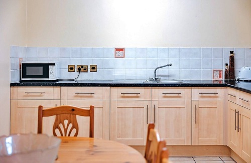 Eaton Mascott Cottage | Cottage in Netley Hall with Scenic Trails