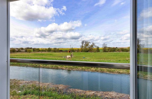 Thurlby House | Cottage in Northumberland with Dog Run & Gardens