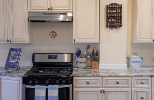 The Plains House | Cottage in Prime Wine and Horse Country Location