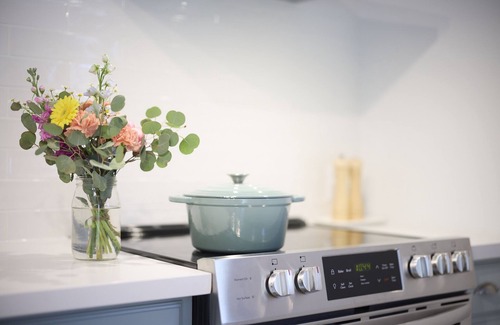 Thorold House | Cottage In The City, Your Private Niagara Retreat