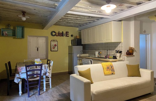 Chianni Cottage | Cottage in the countryside with private pool, parking and air conditioning