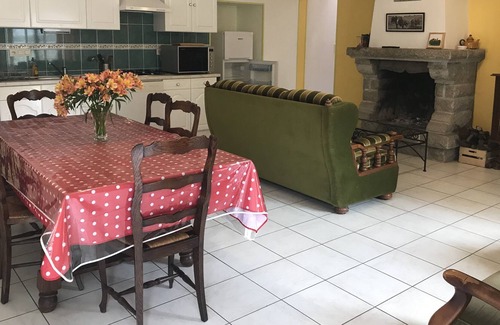 La Vraie-Croix House | Cottage in the countryside with large green area!