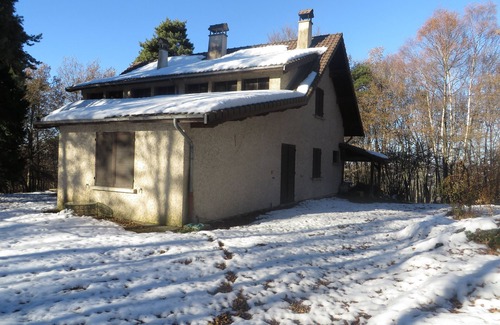 Auvergne-Rhone-Alpes House | Cottage in the middle of the forest
