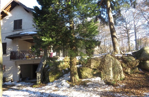 Auvergne-Rhone-Alpes House | Cottage in the middle of the forest