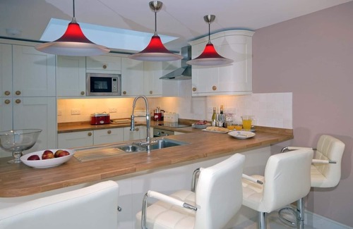 Little Haven Cottage | Cottage in the heart of Little Haven - walking distance to beach - with parking