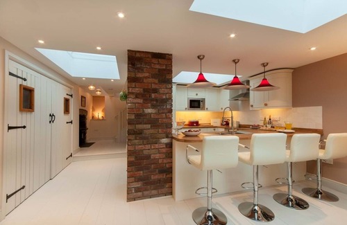 Little Haven Cottage | Cottage in the heart of Little Haven - walking distance to beach - with parking
