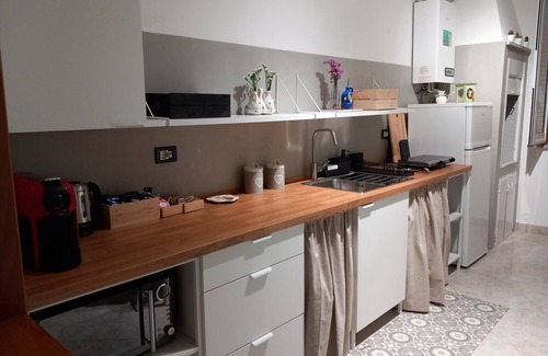Mola di Bari Apartment | Cottage in the heart of Mola di Bari. sea. square. shops.