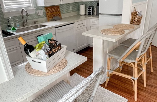 Pineapple Grove Arts District Cottage | Cottage in the Heart of Downtown Delray Beach! Walk everywhere!