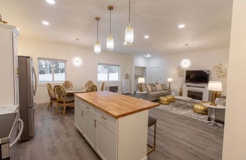 Fairbanks House | Cottage in the hills with room for the whole family!