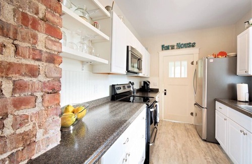 Independence House | Cottage in the Woods