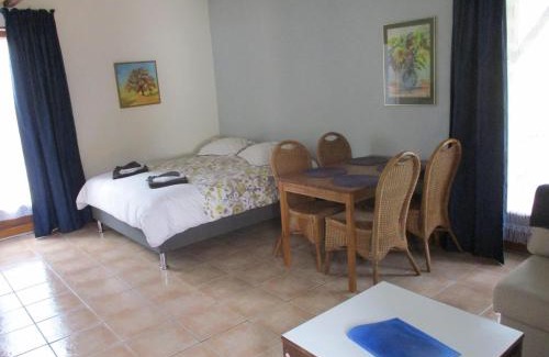 Vezac House | Cottage in Vézac with Pool & River Nearby