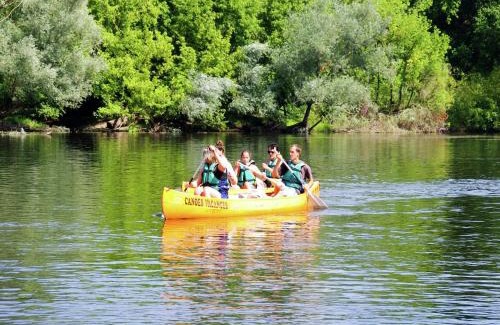 Vezac House | Cottage in Vézac with Pool & River Nearby