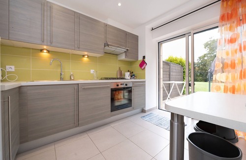 Crach Cottage | Cottage 'Le Cocon' with Private Terrace, Shared Garden and Wi-Fi