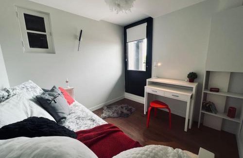 Montfarville House | Cottage les pieds dans l'eau