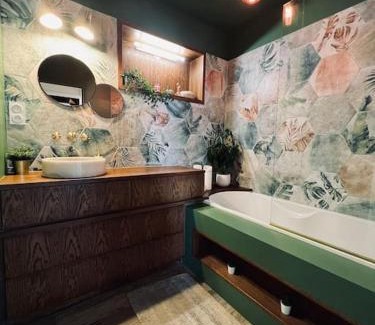 Montfarville House | Cottage les pieds dans l'eau
