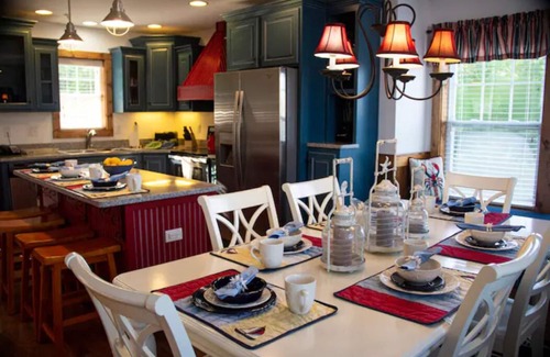 Branson Condo | COTTAGE LIFE! 2/2 with KITCHEN! 2 HEATED POOLS!