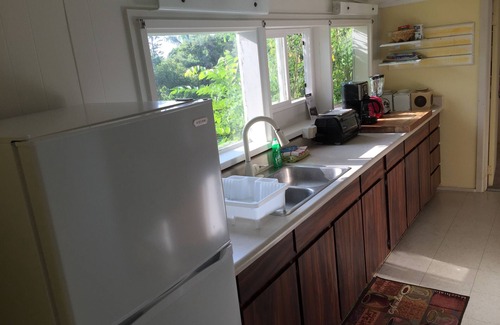 Honaunau-Napoopoo Cottage | Cottage-like Duplex in South Kona on the Big Island. Sleeps two adult guests